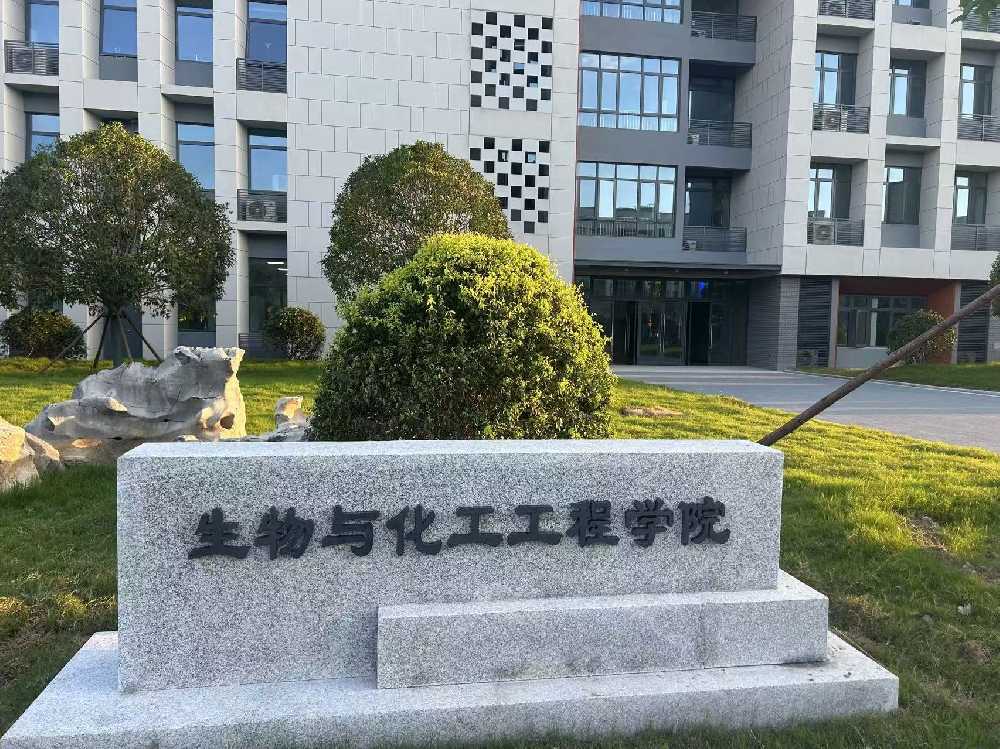雁塔区扬州职业大学体育场高杆灯项目